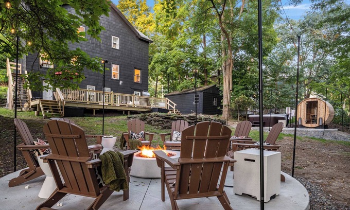 Philmont Casa | Luxe Hudson Valley Hot Tub Sauna Fire Pit