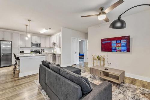 Hayes Apartamento | Luxe King 3BR Suite Mins to Downtown Durham
