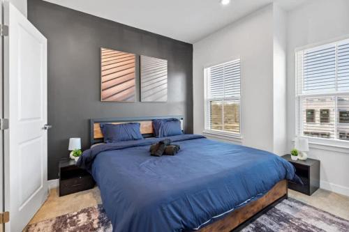 Charlotte Casa | Luxe King 3BR Townhouse Mins to Dwtn CLT