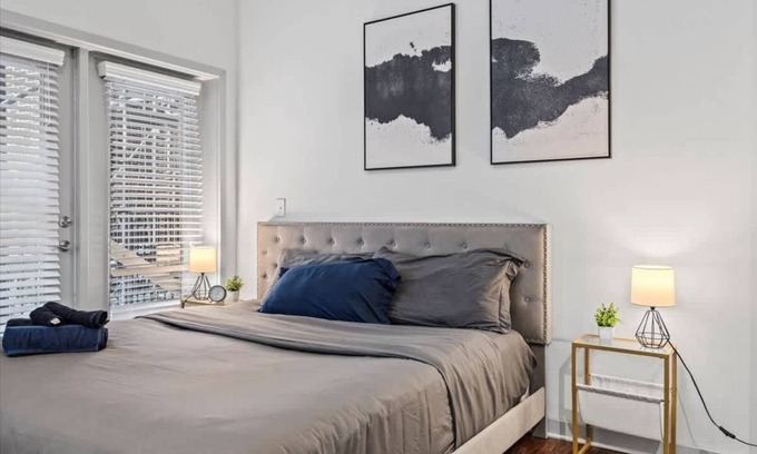Cherry Apartamento | Luxe King Bed Studio in Midtown!