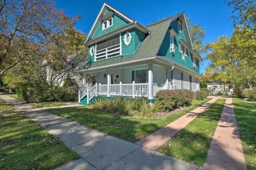 Lake Geneva Casa | Luxe Lake Geneva Retreat in Downtown!