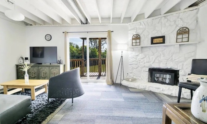 Grandview Casa | Luxe Lakefront Getaway in Heart of City! (CDC Safe)