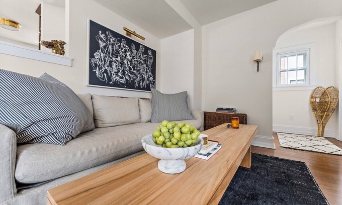 Southwest Minneapolis Casa | "Luxe Leisure" at Logan by Roxy Rentals