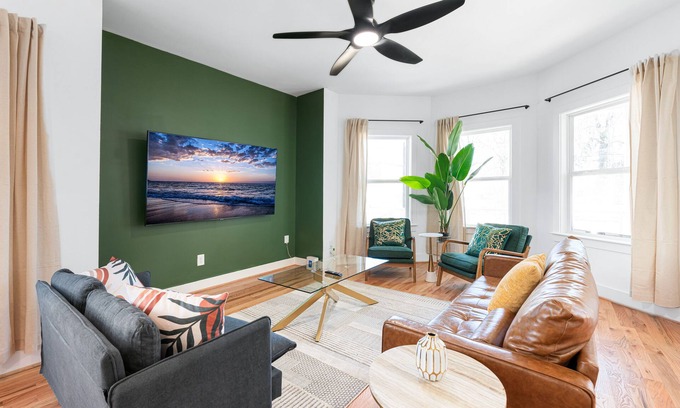 Mechanicsville Casa | Luxe Living: 4bedroom 3bathroom of Modern Elegance