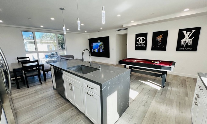 Valley Glen Casa | LUXE LIVING