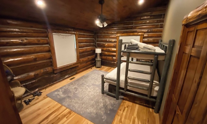 North Creek Cabina | Luxe Logs - your perfect Adirondack Getaway!