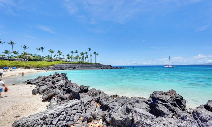 Kamuela Apartamento | Luxe Maunalani Resort Condo w/ Pool + Beach Access