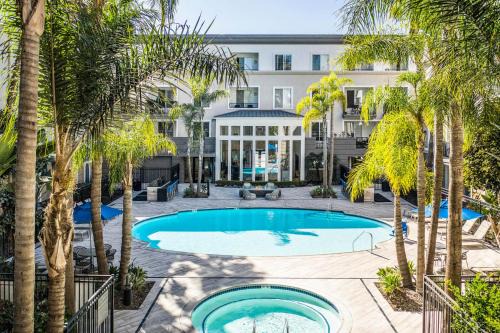 Del Rey Apartamento | Luxe MDR apartment,Parking, Gym, Pool, jacuzzi,BBQ