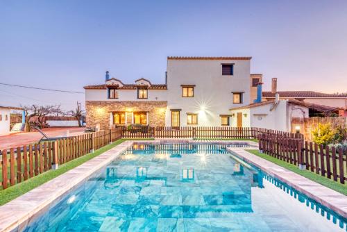 Vall d'Alba Apartamento | Luxe Mediterranean Masia BBQ Pool Chillout