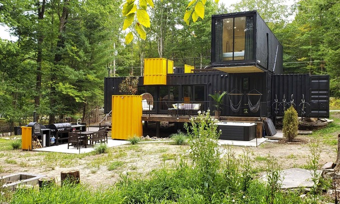 Smallwood Casa | Luxe & Modern Container Home w/ Outdoor Spa!