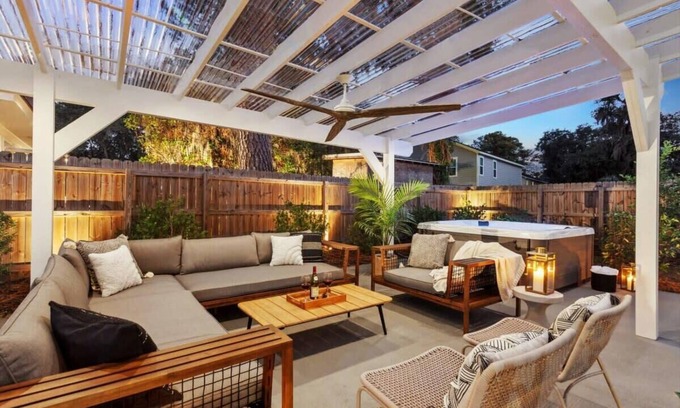 Thunderbolt Casa | Luxe Modern Home | Private Hot Tub