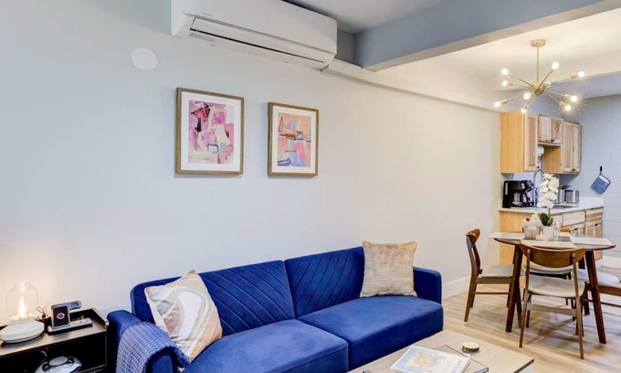 Downtown Memphis Apartamento | Luxe Modern loft w/King Bed, Free Parking & Wi-Fi