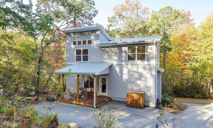 Ridgecrest Casa | Luxe Mountain Home Near Ridgecrest & Asheville!