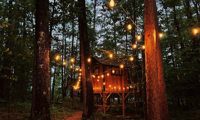 Jay Cabina | Luxe, New Build, Hot Tub, Treehouse, near Whiteface