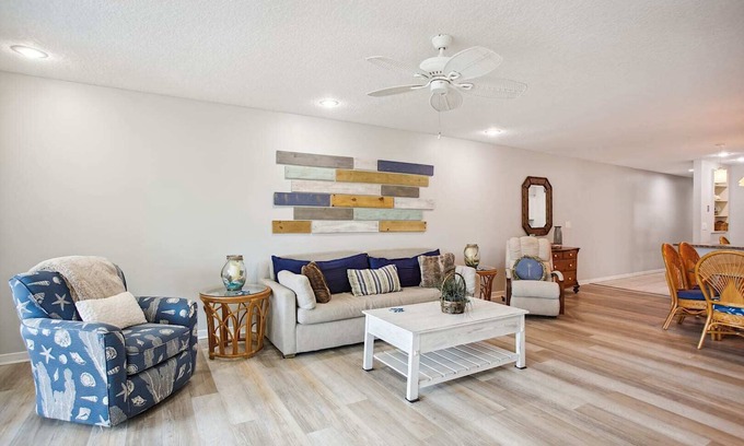 Butler Beach Condominio | Luxe Oceanfront Retreat: St. Aug Hibiscus D202