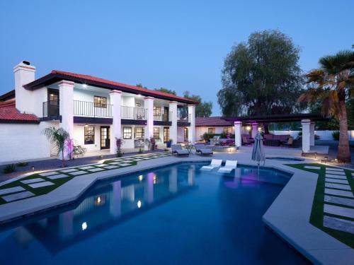 Paradise Valley Village Casa | LUXE-Paradise Palace-Heated Pool/Spa-Guest Casita