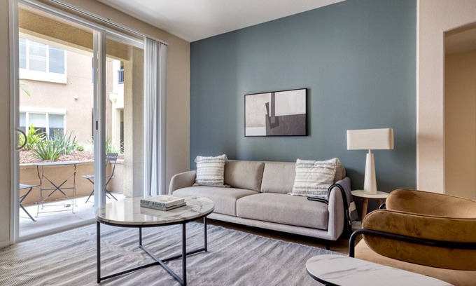 Playa Del Rey Apartamento | Luxe Playa Del Rey 2BR w/ Pool, Spa & Gym, nr Playa Beach, by Blueground