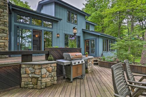 Pocono Pines Casa | Luxe Poconos Pines Home with Beach and Amenities!