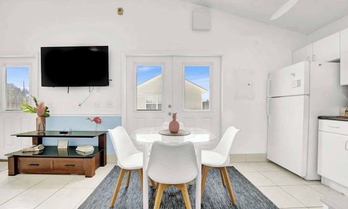 Lynn Haven Apartamento | Luxe Pool Casita w Saltwater Pool 25 Min to PCB