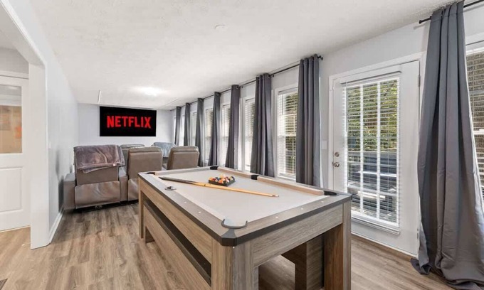 Cleveland Casa | LUXE, Pool Table, Movie Room, Family Fun, King