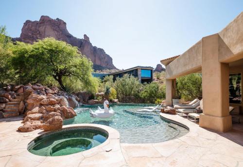 Paradise Valley Casa | LUXE - Red Rock - Pool & Spa - In Paradise Valley