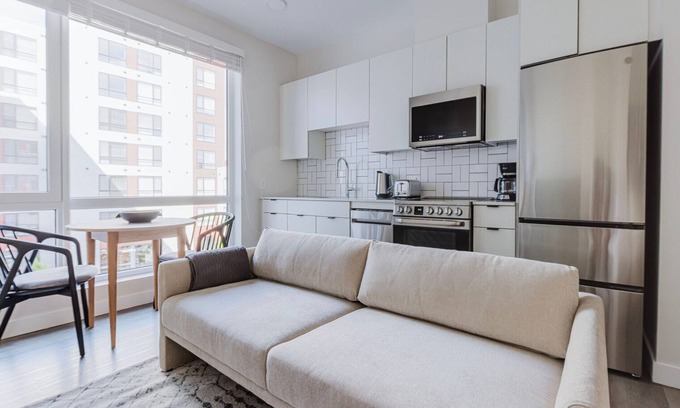 Revere Apartamento | Luxe Revere Studio w/ Lounge, Game Room, W/D, A/C, by Blueground