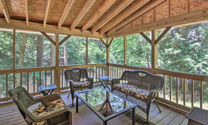 Weare Cabaña | Luxe Riverfront Cottage w/ Dock by Lake Horace!