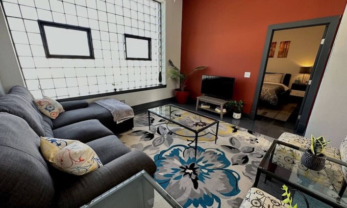 Roanoke Apartamento | Luxe rooftop retreat in downtown core