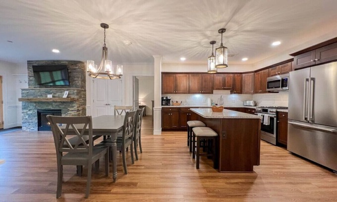North Conway Condominio | Luxe Ski In/Out | Pool, Hot tub, Hiking, N. Conway