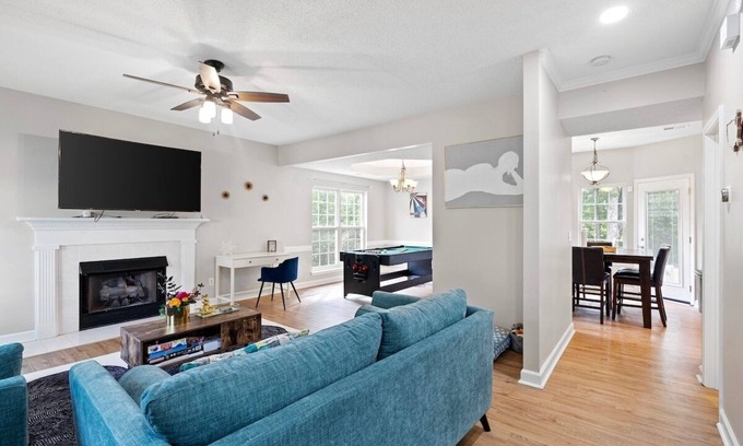 Prosperity Church Road Casa | Luxe Sleek 4BR Paradise Near Uptown w/ Games & Grill