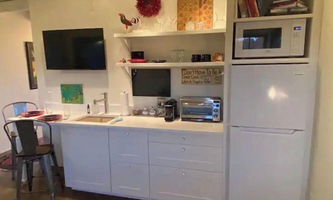 Vista Encantada Apartamento | Luxe space & view deck near SF Plaza!