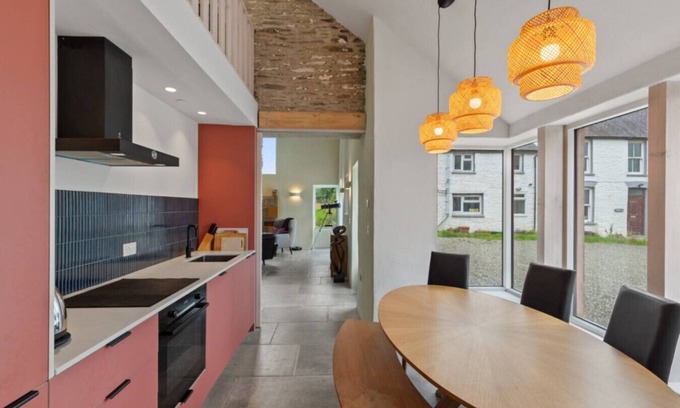 Boncath Casa | Luxe Stargazers Barn; Close to Coast, Town, Trails