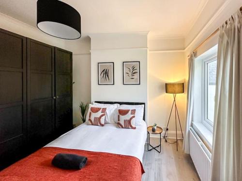 Knight's Hill Apartamento | Luxe & Stylish 1 Bed Flat