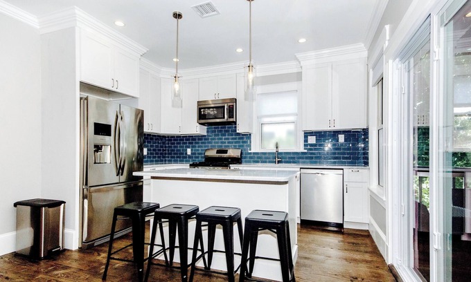 Dorchester Casa | Luxe Sunlit Getaway | Private Deck, Near T