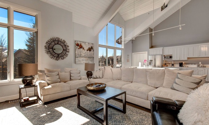 Park Meadows Casa | Luxe townhome with pool, private hot tub, washer/dryer, & garage