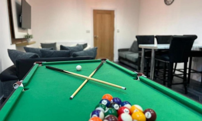 Stonnall Casa | LUXE Villa Near NEC, BHX & Train