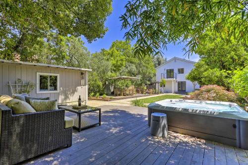 Rutherford Casa | Luxe Wine Country Getaway with Vineyard Views