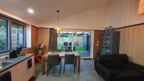 Dirkshorn Casa | Luxe zomerwoning met omheinde tuin voor hond en kinderen