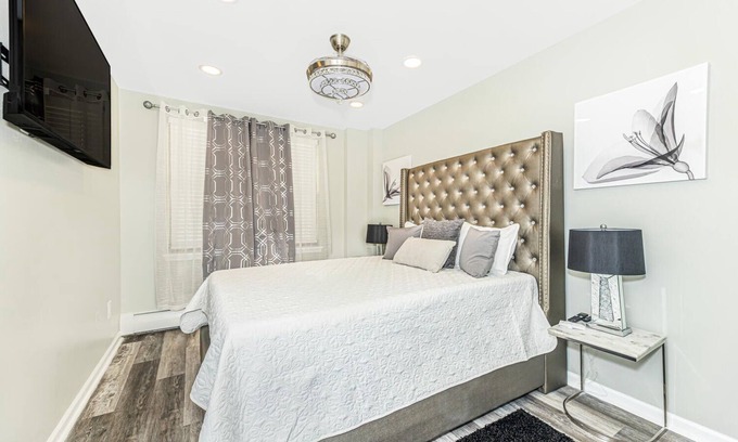 West Bronx Casa | Luxirious 3 bedroom apartment - 5 minutes from Yankee Stadium