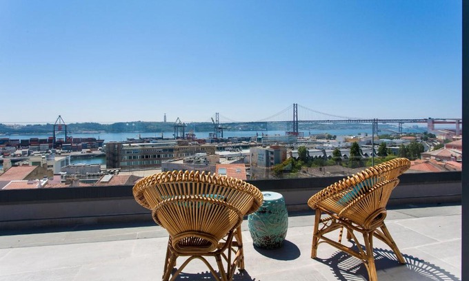 Lisbon Old Town Apartamento | LuxLapa Duplex