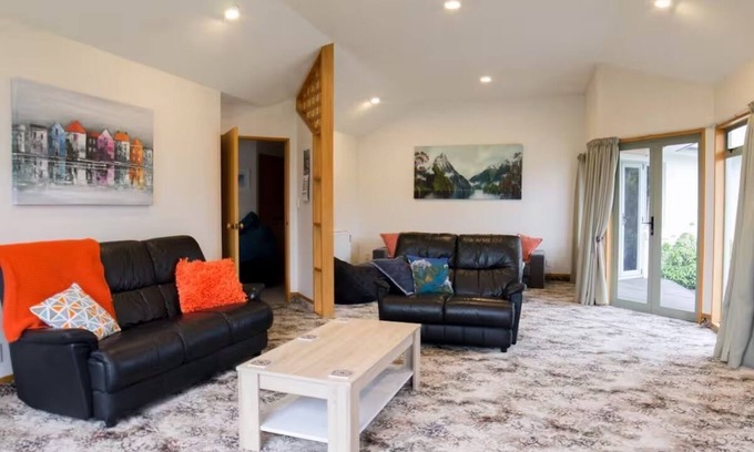 Te Anau Casa | Luxmore House * Perfect Location *Free Fibre WiFi