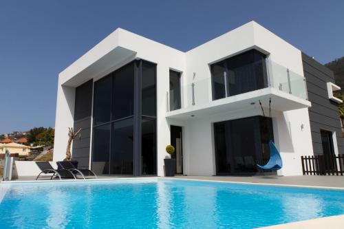 Arco da Calheta Casa | Luxo & Conforto