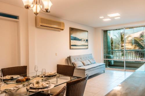 Porto das Dunas Apartamento | Luxo e Conforto à Beira-Mar com acesso direto para a praia no Porto das Dunas com 3 suítes, ideal para Famílias Exigentes