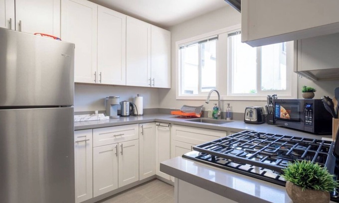 Burlingame Terrace Apartamento | LuxoStays l! ! Lovely 2BR #SFO #Train #Laundry