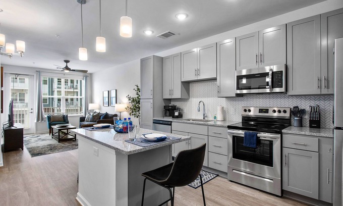 Midlothian Apartamento | LuxStay: Upscale Temp Haven