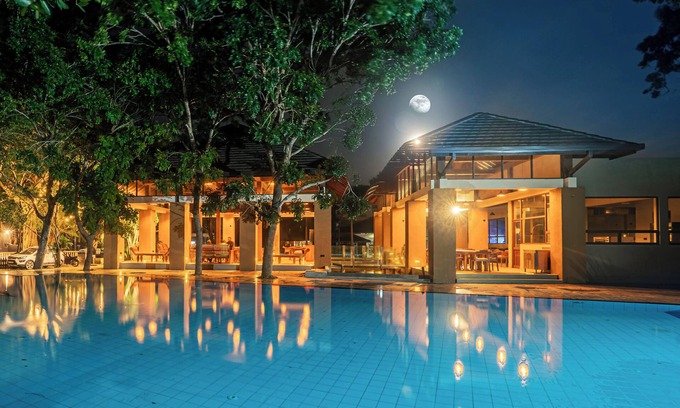 Pottuvil Division 2 Hotel | LUXTORI Arugambay