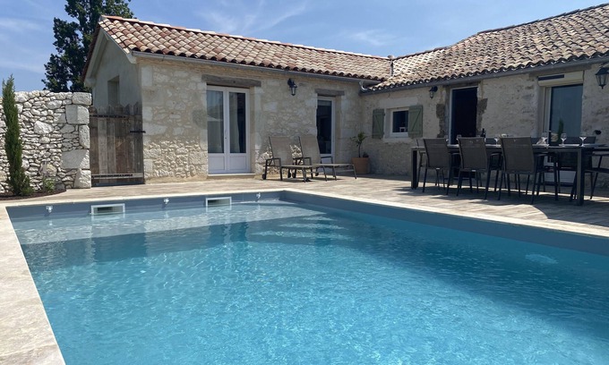 Les Leves-et-Thoumeyragues Villa | Luxury stone house with view and heated pool