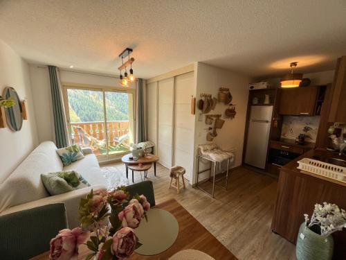 Isola Apartamento | Luxueux appartement au centre, 2 chambres, commerces et pistes à pieds, vue panoramique terrasse ensoleillée, parking, prestations haute qualité