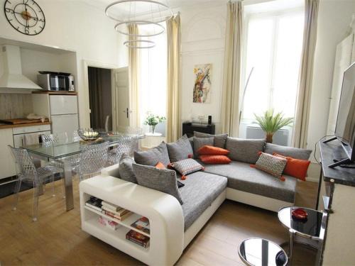 Bagneres-de-Luchon Apartamento | Luxueux T3 Centre-Ville, 4 Pers, Proche Thermes et Télécabine - FR-1-313-172