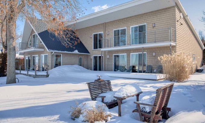 Lotbiniere Regional County Municipality Chalet De Esquí | Luxurious chalet right on the water.